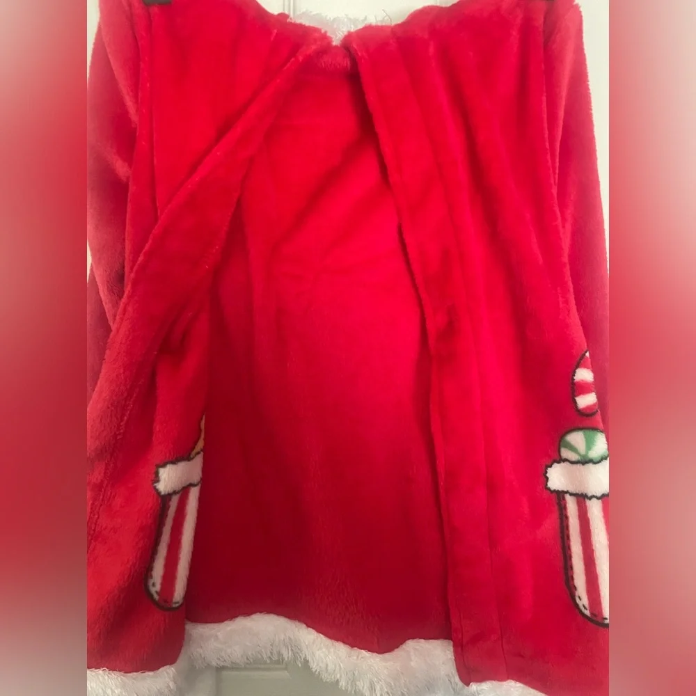Mrs. Claus Red Plush Robe with White Trim and cute designs. NWT!‎ Size 4/5